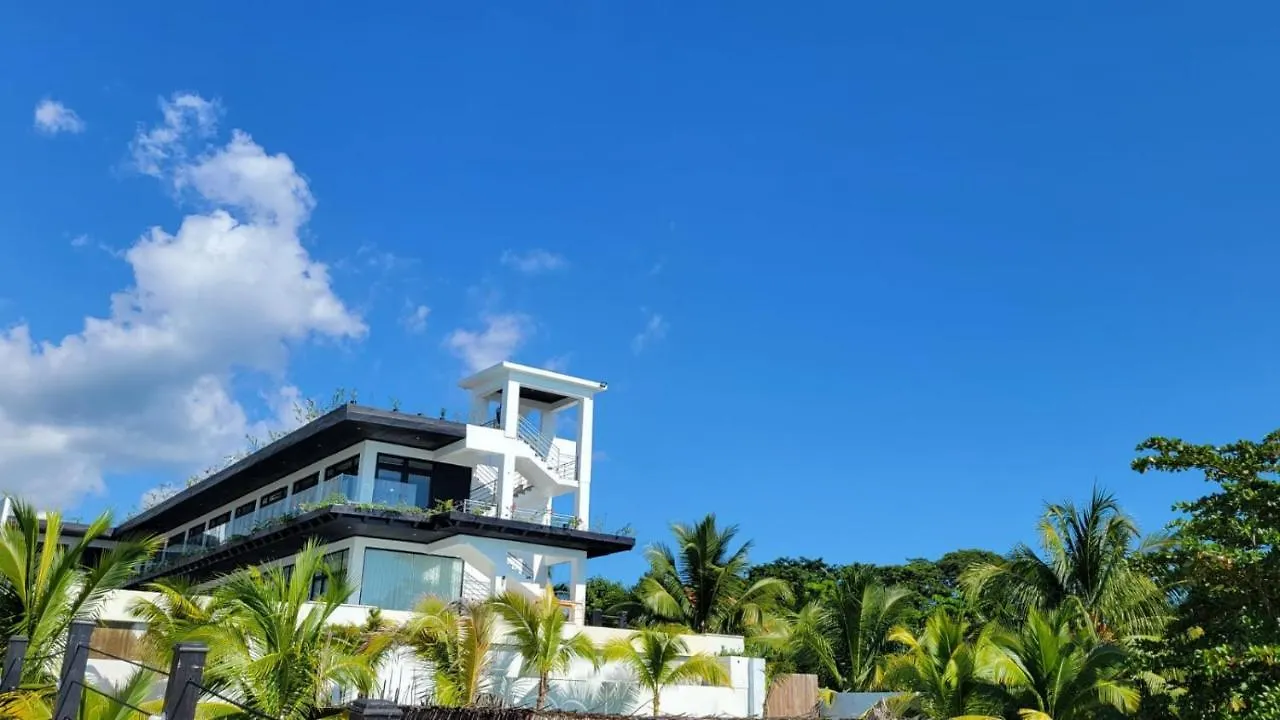 Osmond'S Villa Whitehouse