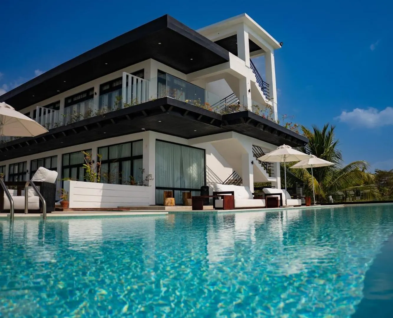 Osmond'S Villa Whitehouse
